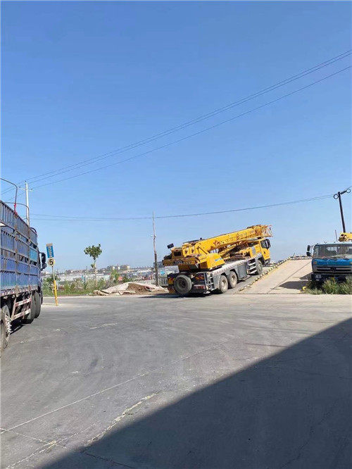 东兰县25吨吊车的租赁价格大概是多少？