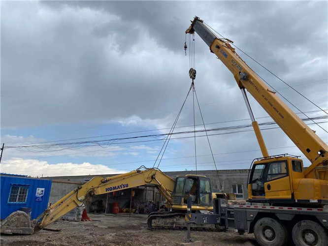 东兰县25吨吊车的工作半径是多少？