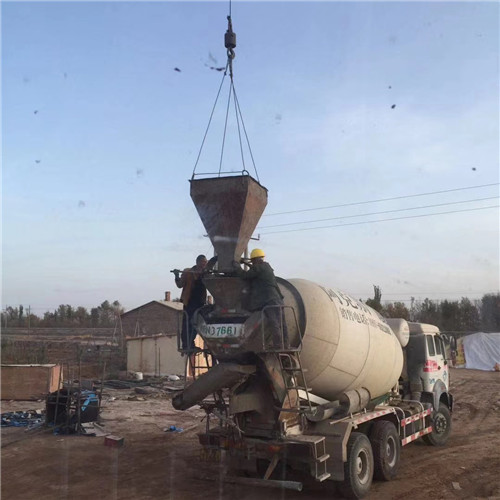 东兰县“精准瞄准”—— 吊车的 “定位导航” 技术