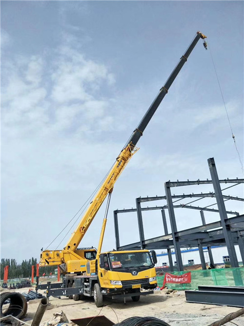 东兰县超高层建筑钢结构吊装案例
